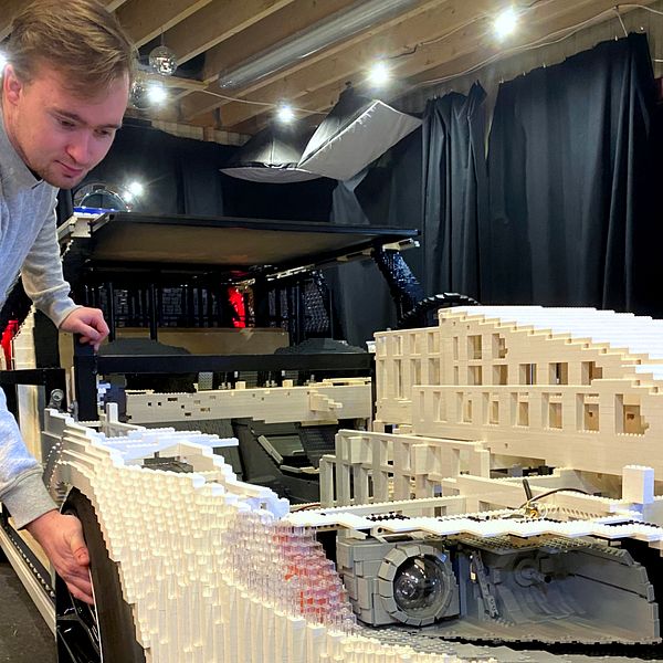 david-r-professionell-legobyggare-bygger-legobil-i-full-skala-svt