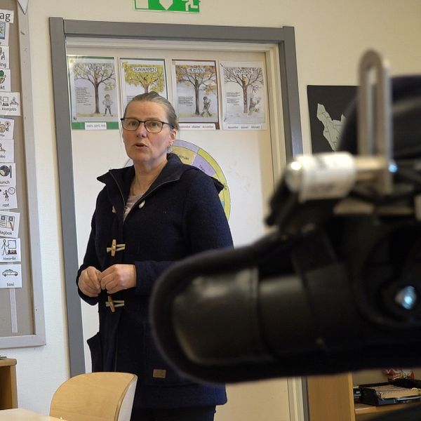 Det är svårt att hitta behörig personal till särskolan, vilket bland annat rektor Eva Johansson på Björkås grundsärskola i Grängesberg märkt av.