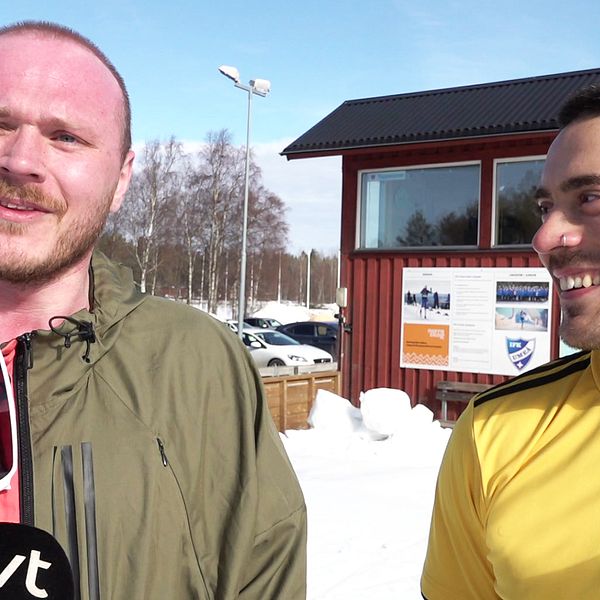 Adam och Stig, två unga män i 25-30-årsåldern står vid skidspåret på Nydala i Umeå.