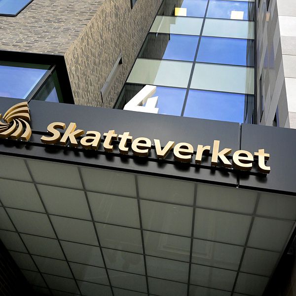 Skylt där det står Skatteverket, på myndighetens huvudkontor i Sundbyberg.