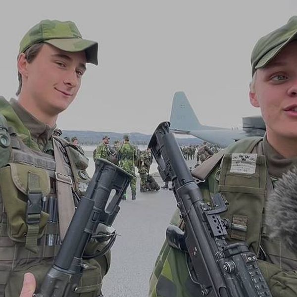 Noha Nichol och Otto Reithner, värnpliktiga på I21-regementet i Sollefteå.