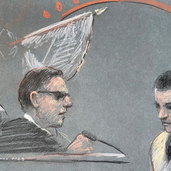 Bilden visar en sketch föreställande Jack Teixera i domstol.