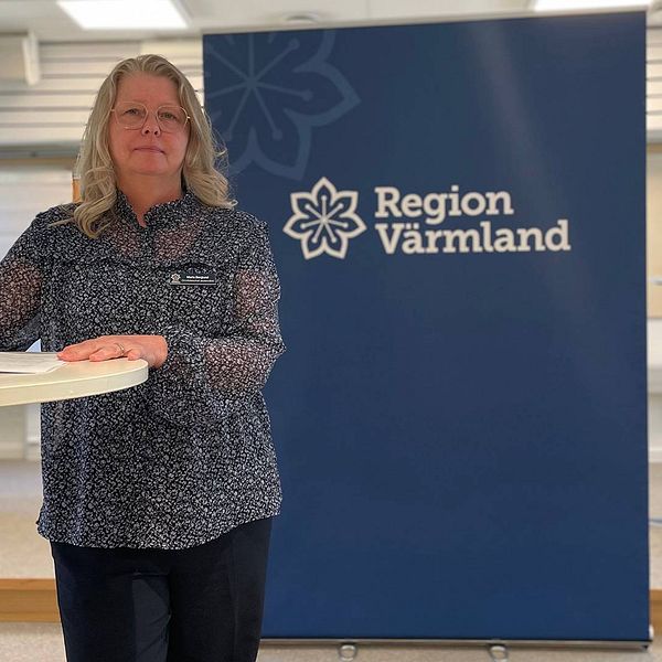 Maria Berglund, områdeschef slutenvården region Värmland. Medelålders kvinna med glasögon och blont hår.