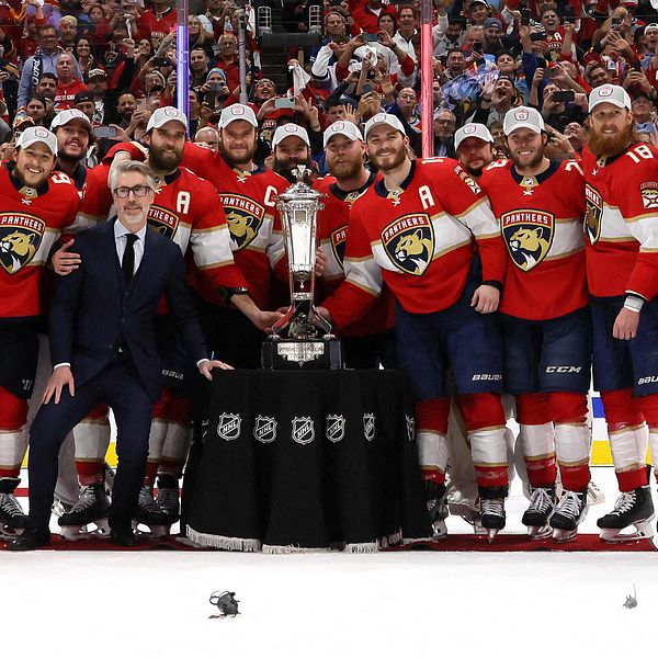 Flrodia Panthers vann den östra konferensfinalen, fick ta emot Prince of Wales Trophy och kan nu förbereda sig för en Stanley Cup-final.