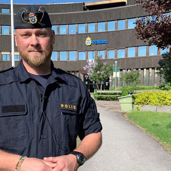 Olof Nilsén, tf gruppchef i Falun, står utanför polishuset i Falun
