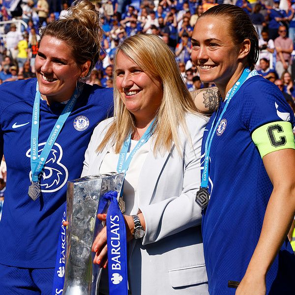 Chelseas Millie Bright, tränare Emma Hayes och Magdalena Eriksson.