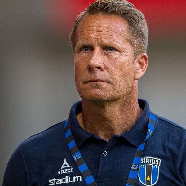 Sirius sportchef Ola Andersson har blivit sjukskriven på grund av en hjärtinfarkt.