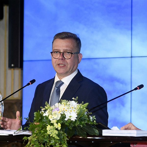 Finland presenterar sin nya regering på en presskonferens under fredagen.