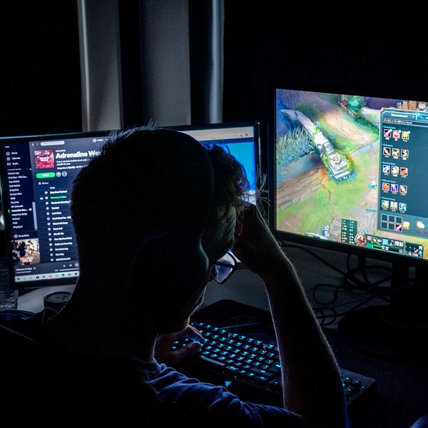 Tre frågor om dataspelsberoende | SVT Nyheter