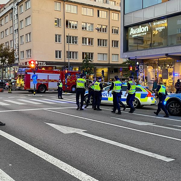 Ett område i Hornstull är avspärrat efter krocken.
