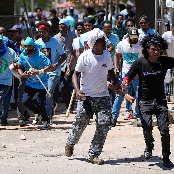 Eritreanska demonstranter drabbade samman i Tel Aviv under lördagen.