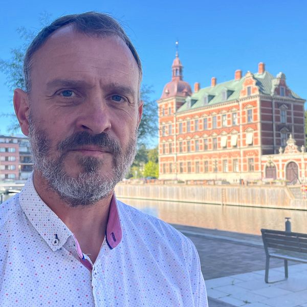 Torbjörn Brorsson (M), ordförande i individ- och familjenämnden i Landskrona, menar att det är dags att våga testa modellen Bostad först.