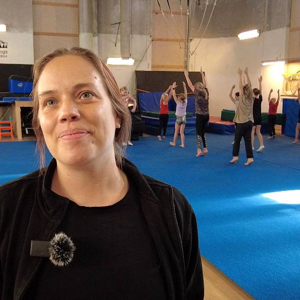 Karin Melin, cirkustränare och artist, i Norrköpings Ungdomscirkus träningslokal på Noss-området i stadsdelen Butängen.