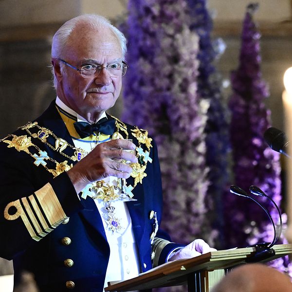 ”En bättre livskamrat hade jag inte kunnat få”. Här hyllar kung Carl XVI Gustaf kronprinsessan och drottningen.