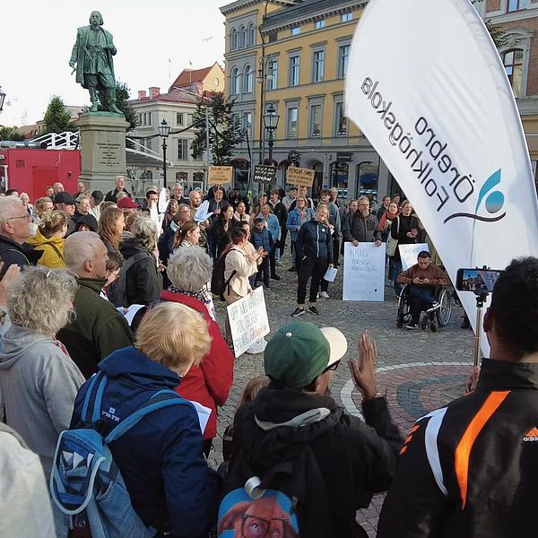 Demonstration på Stortorget i Örebro