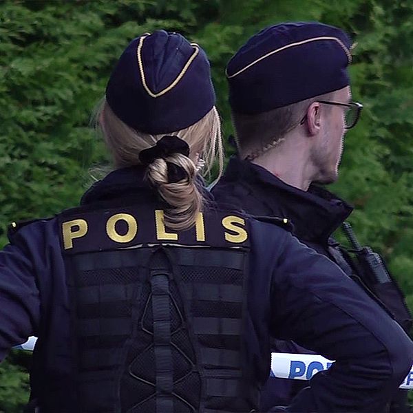 ”Familjen som utsatts ska enligt våra uppgifter inte ha något med kriminalitet att göra” – Hör SVT:s krimreporter Sofia Yohannes om skjutningen i Tullinge.