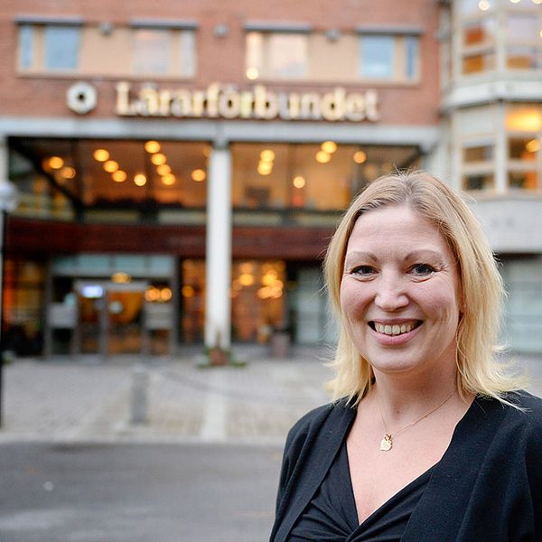 Lärarförbundets ordförande Johanna Jaara Åstrand tycker att lärarbristen hamnat i skymundan.