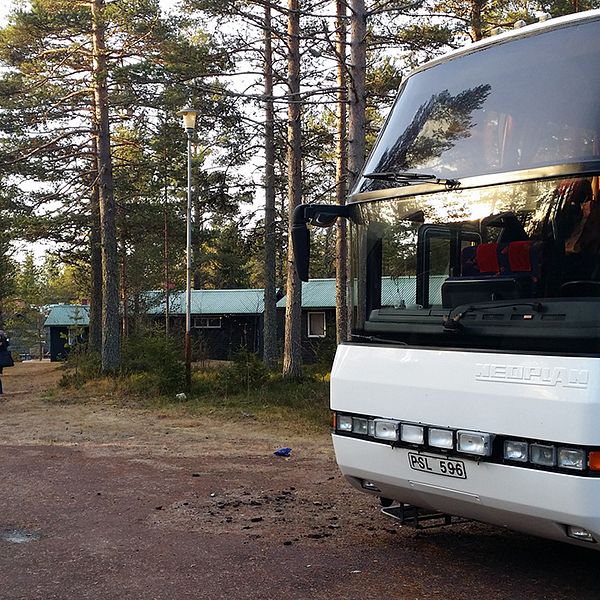 Asylsökande vägrar kliva av bussen i Limedsforsen