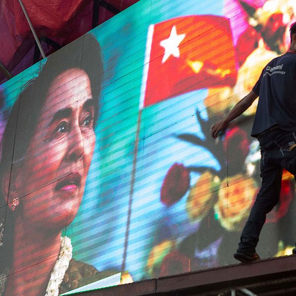Aung San Suu Kyi får egen majoritet i Burma med sitt parti.