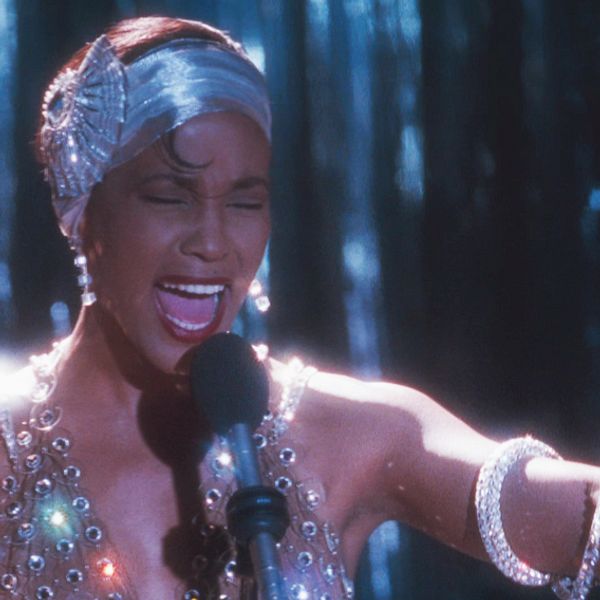 Whitney Houston sjunger.