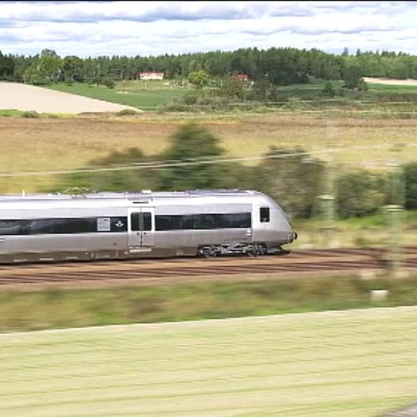 bild på tåg ostlänken