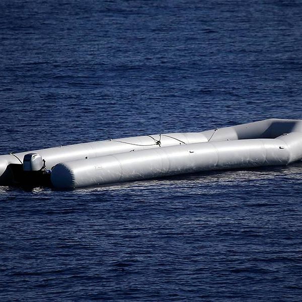 För första gången har flyktingar tagit sig till Sverige över havet i båt för att undvika gränskontrollerna, uppger DN. Bilden är från ett annat tillfälle.