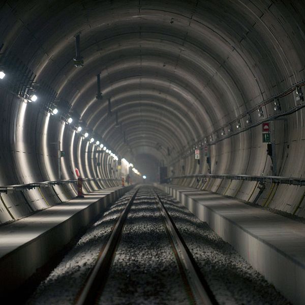 Spårfel försenar tågen genom Hallandsåstunneln