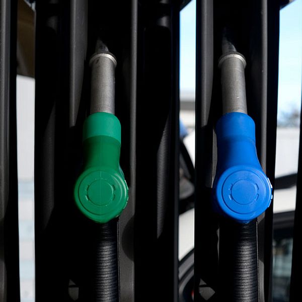 Bränslepump med pumpmunstycken för bensin, etanol och diesel på en bensinstation. Foto: Scanpix
