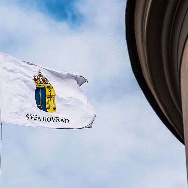 Flagga utanför Svea hovrätt.