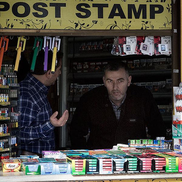 Halil Peltek i sin kiosk