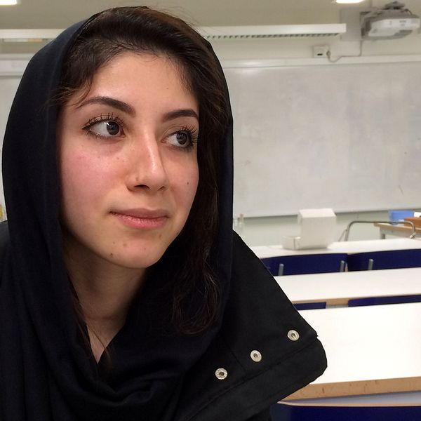 Zahra Hasseli, ensamkommande från Afghanistan, är chockad över överfallen.