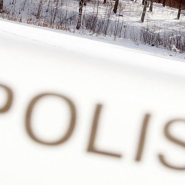 Polisen har inlett förundersökning om mord sedan två döda personer hittats i en lägenhet i Södertälje. Arkivbild.