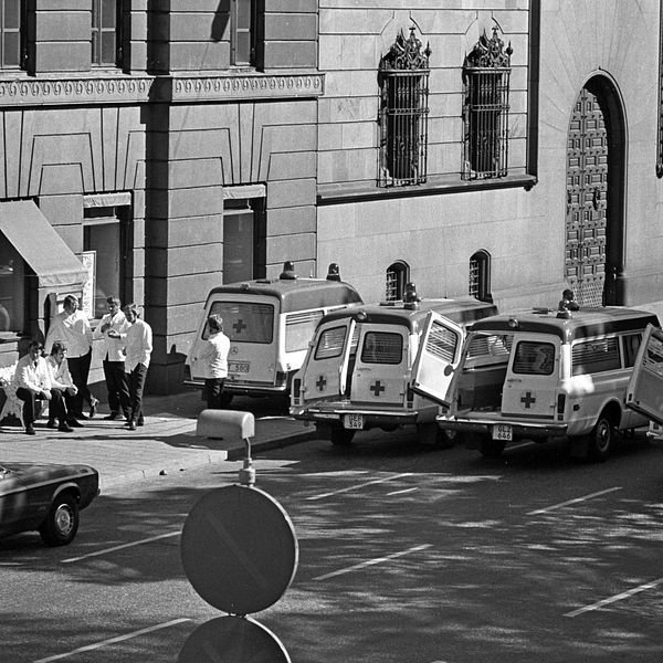 Vid Norrmalmstorgsdramat i Stockholm 1973 krävde rånaren Jan-Erik Olsson och Clark Olofsson en snabb flyktbil. Arkivbild.