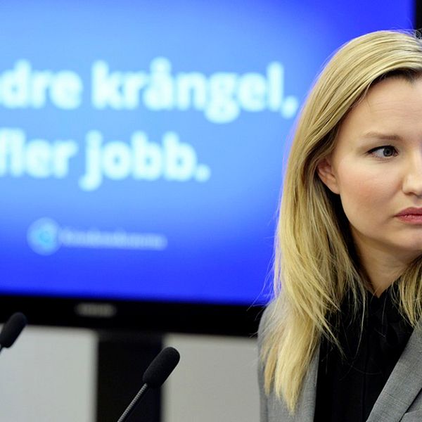 Kristdemokraternas partiledare Ebba Busch Thor presenterar ett nytt jobbförslag under en pressträff i riksdagen.