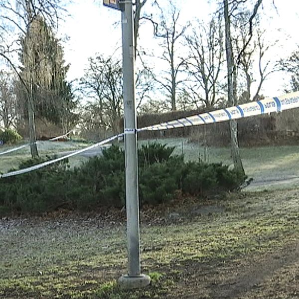 Stadsparken i Oskarshamn, avspärrad med polisband.