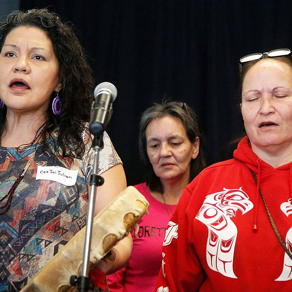 En minnesceremoni för mördade och saknade kvinnor från Kanadas ursprungsbefolkning.