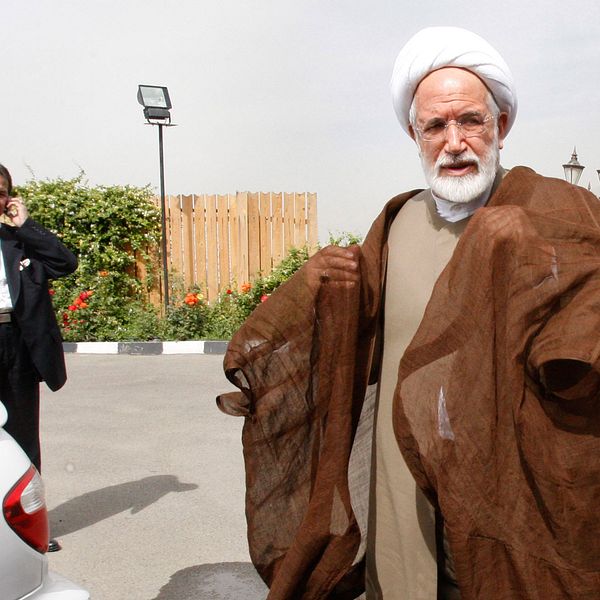 Iranske oppositionsledaren Mehdi Karroubi, som suttit i husarrest sedan 2011, menar at tett högt valdeltagande ökar chansen för den reformvänliga rörelsen.