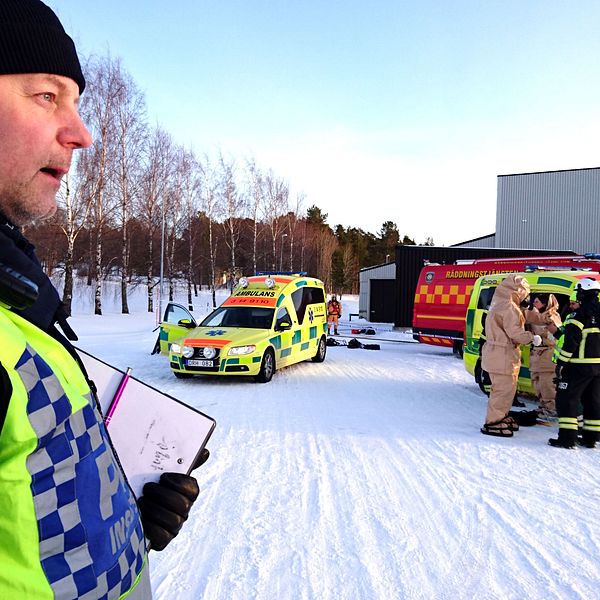 Ett stort pådrag drogs igång efter larm om brev med vitt pulver hos ett företag på Frösön, Östersund. Lars Olsson är polisens insatschef.