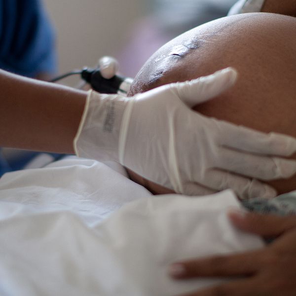 Gravid kvinna på sjukhus.