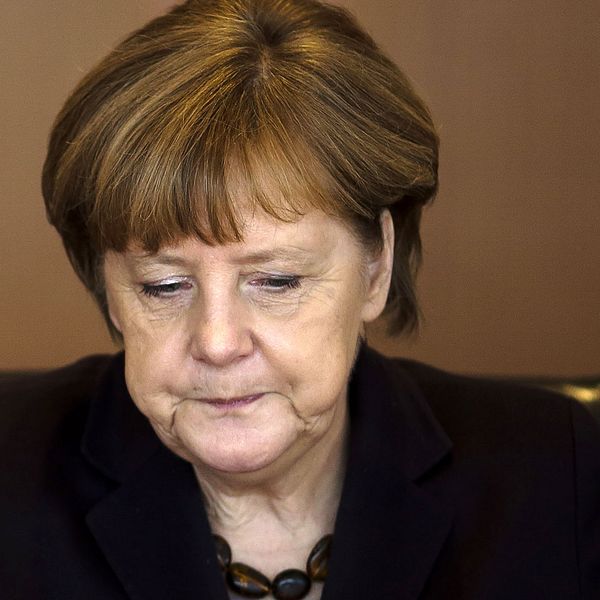 Tre ödesval väntar Angela Merkel på söndag