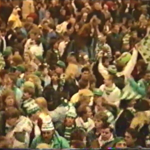 VSK fansen samlades på centralstationen i Stockholm innan SM-finalen 1989