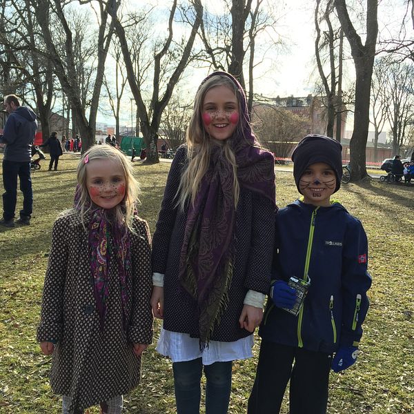 Syskonen Julia, Freja och Alexander Svensson Merrun tycker om att klä ut sig.