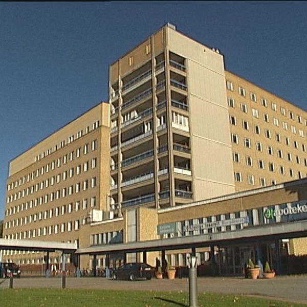 En flytt av operationspatienter till Köping ska minska trycket på vårdköerna i länet. I dagsläget väntar närmare 3 500 patienter i Västmanland på en planerad operation och nu vill landstinget åtgärda köerna.