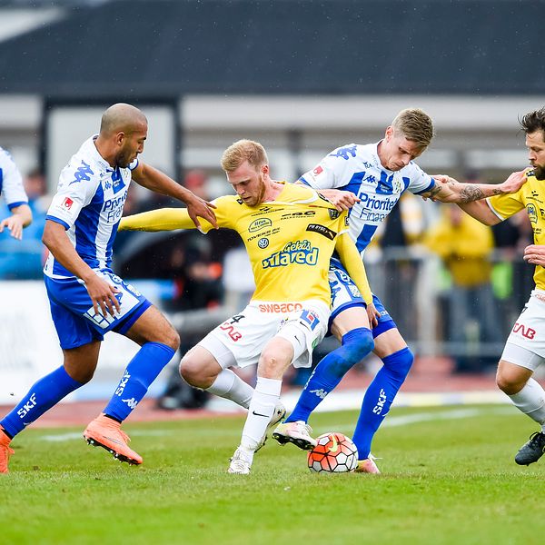 Falkenbergs Per Karlsson under fotbollsmatchen i Allsvenskan mellan Falkenberg och IFK Göteborg.