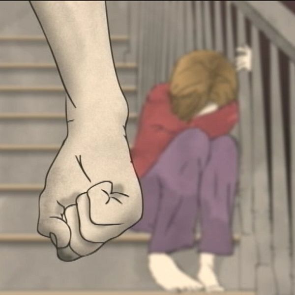 En ledsen flicka som sitter i en trappa. En man med knuten näven står framför henne.