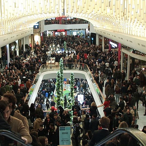 Omkring 50 000 personer trängdes för att komma in när Mall of Scandinavia i Solna invigdes i november förra året.