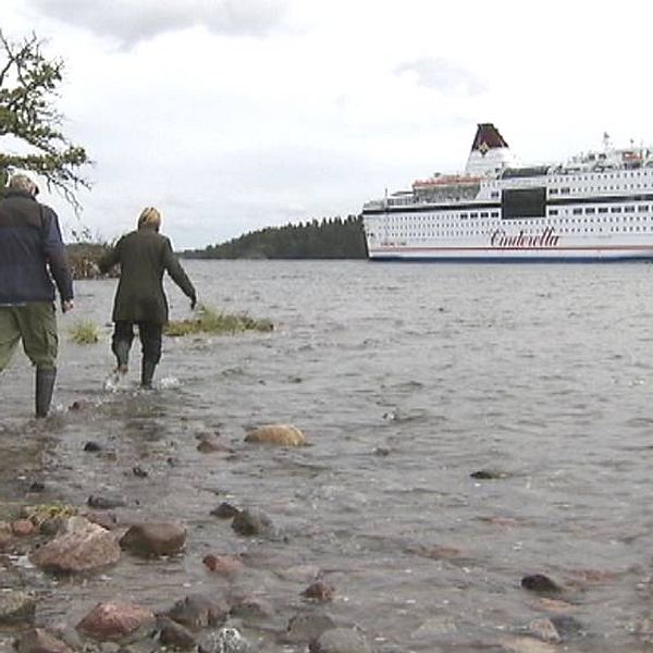 Reporter i Furusundsleden med Cinderella i bakgrunden