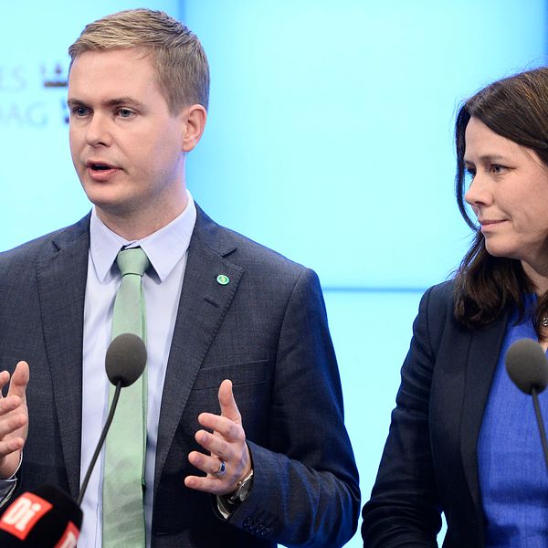 Gustav Fridolin och Åsa Romson på måndagens presskonferens.