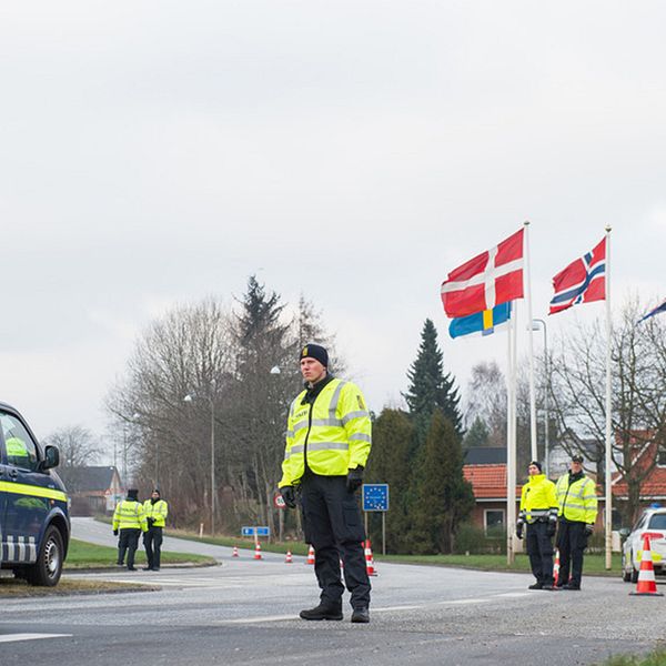 Danska poliser vi gränskontroll. Arkivbild.