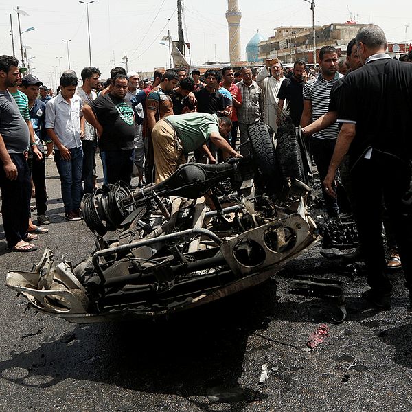 Många dödades när en bilbomb exploderade i Sadrstaden i Bagdad på onsdagen.